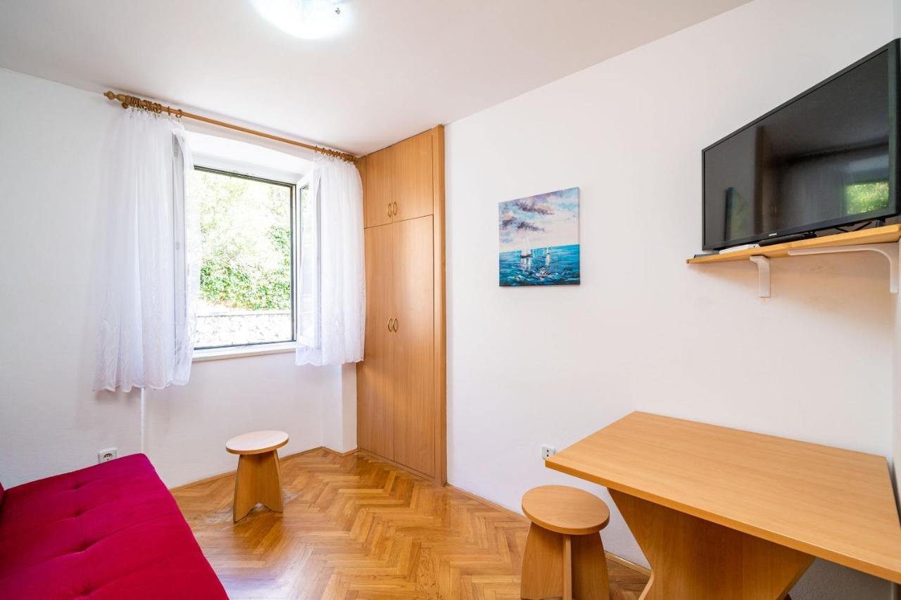 Central Apartment With Terrace Dubrovnik Exterior photo