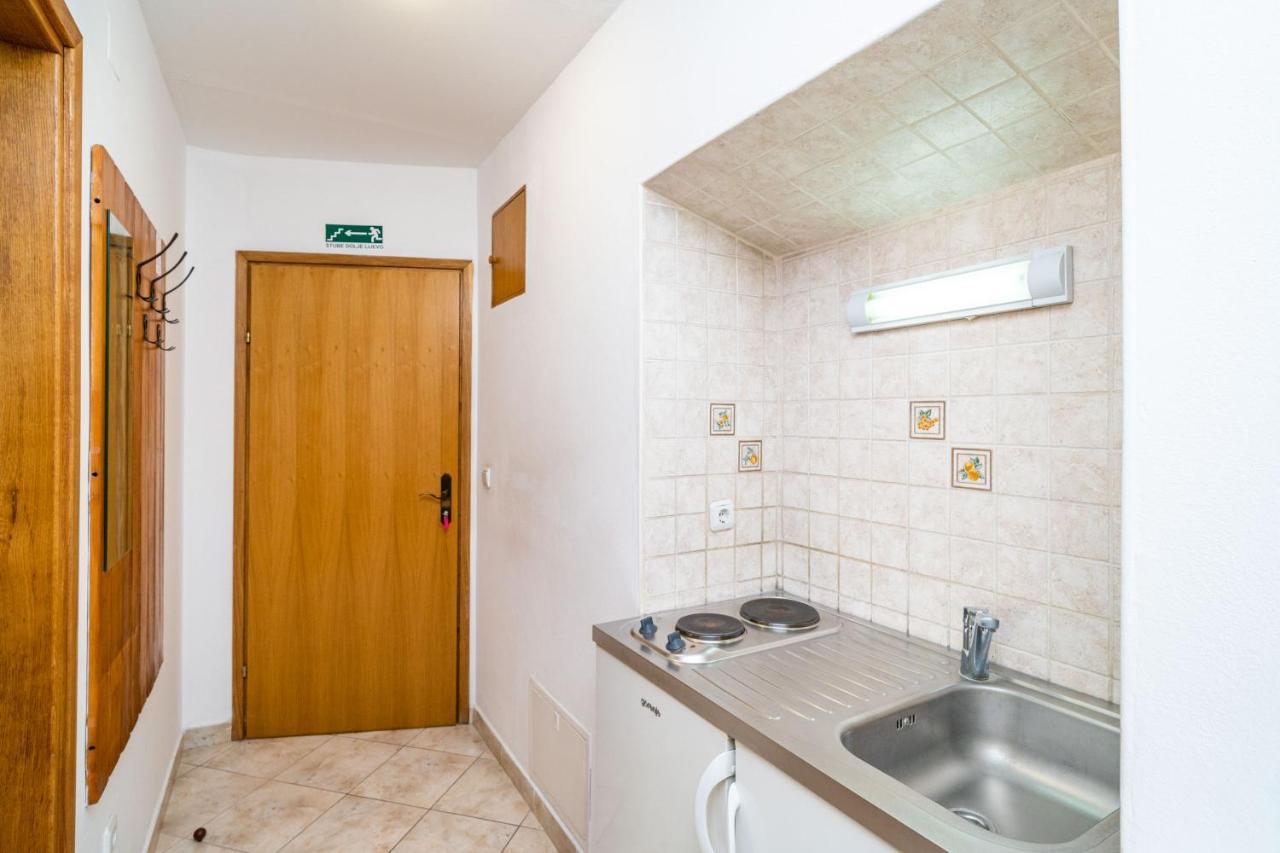 Central Apartment With Terrace Dubrovnik Exterior photo
