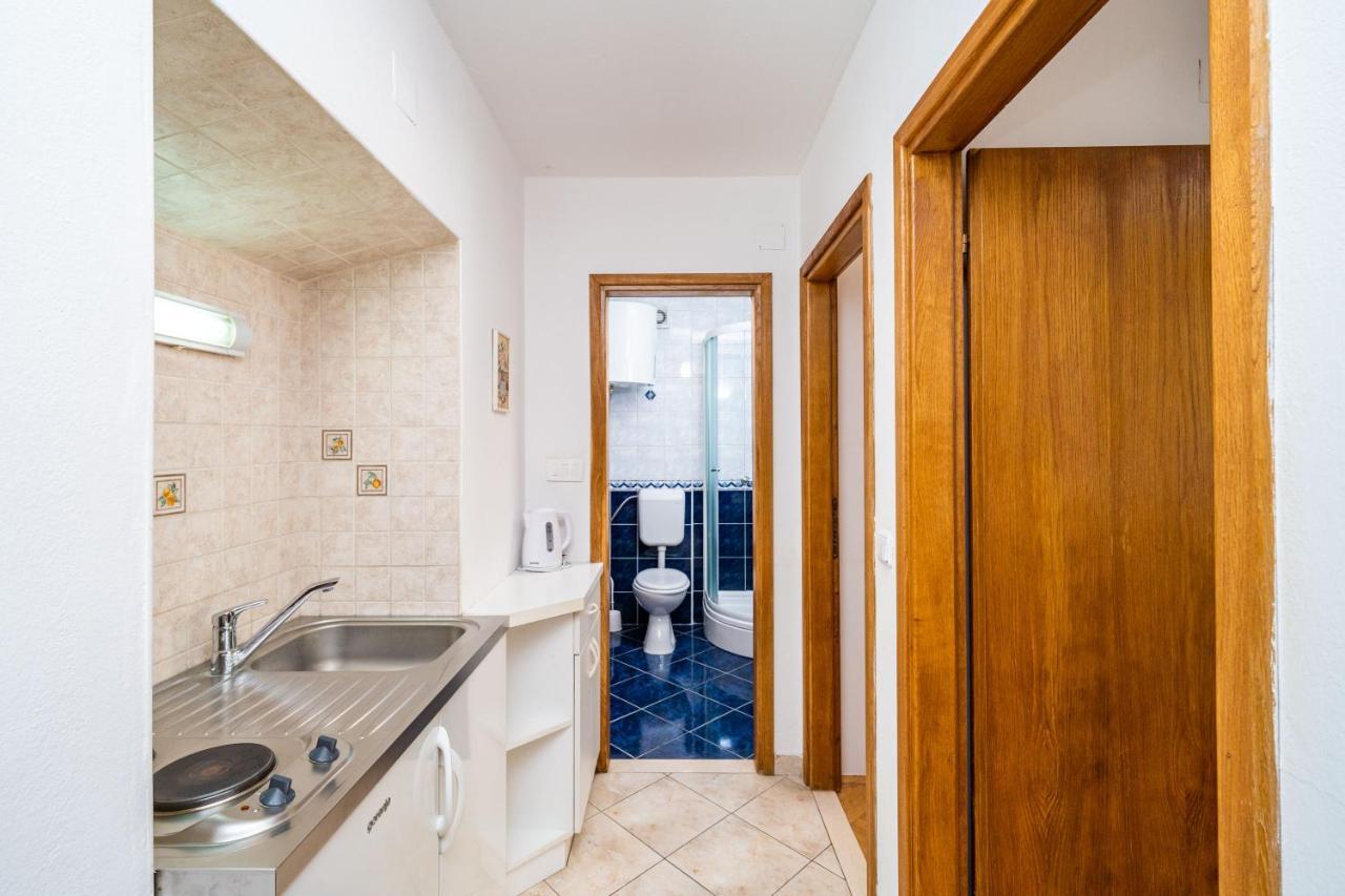 Central Apartment With Terrace Dubrovnik Exterior photo